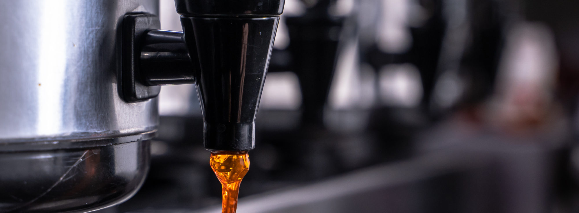 stainless steel tea urn dispensing tea